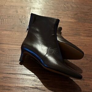 Elegant BrownAnkle Boots